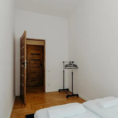 Shortstaypoland Grzybowska * Varsovia